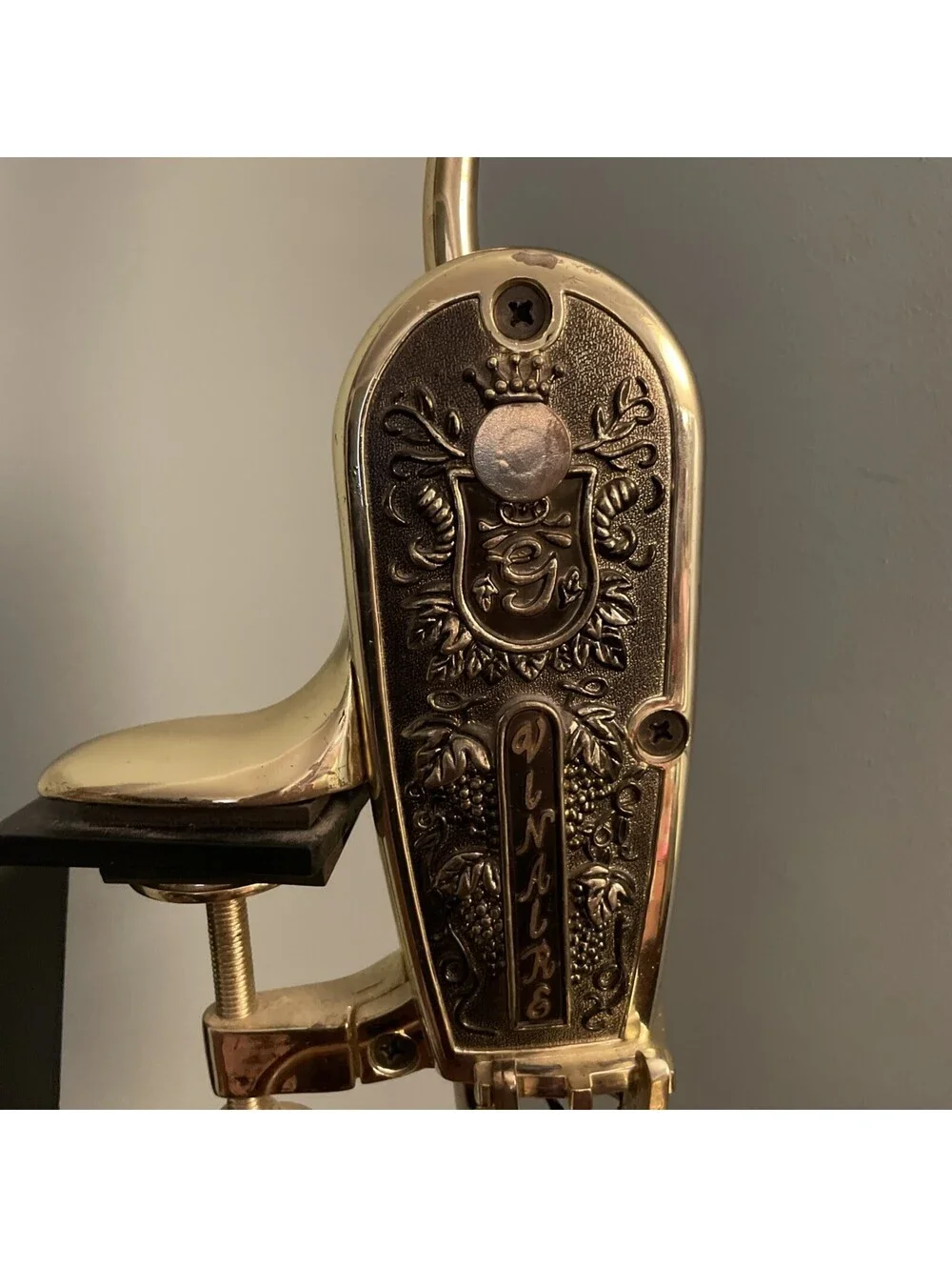 Vintage Vinaire Reserve Gold Tone Wine Bottle Opener Cork Puller with Stand